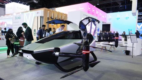 Летающий автомобиль Xpeng на выставке GITEX Global в Дубае