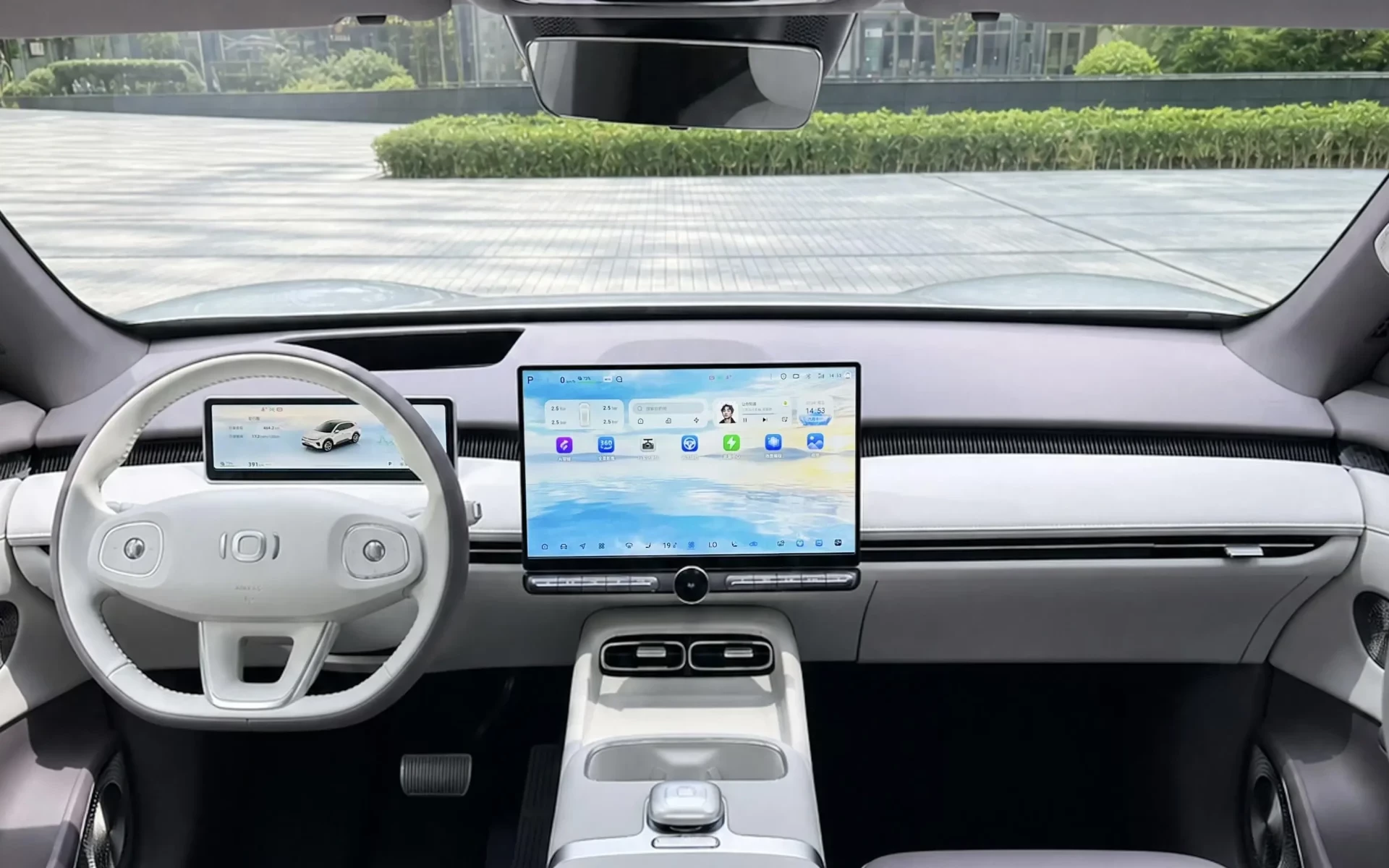 салон автомобиля Qiyuan Q06